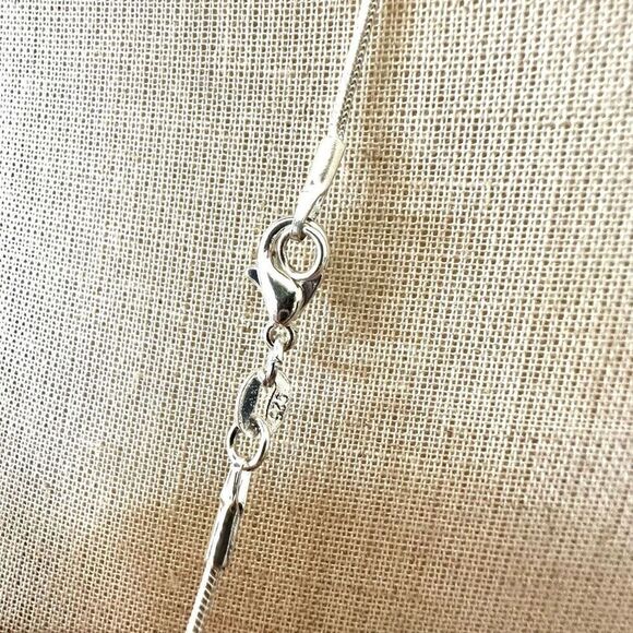 Silver tone open circle vintage pendant necklace - Picture 6 of 8